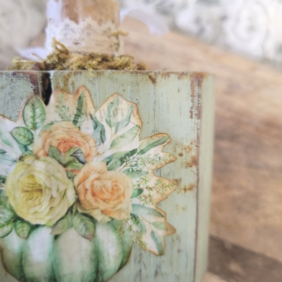 Cute Wood Fall Pumpkin in Sage Green - Picture 5 of 6